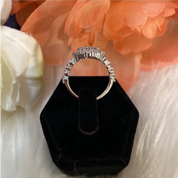 Gorgeous Multi Stone Halo Setting Diamond Simulate Accent Ring NEW - Picture 3 of 4